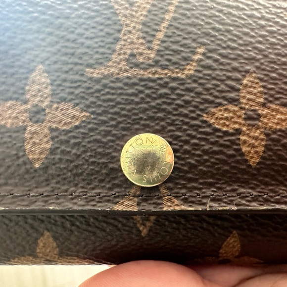 Louis Vuitton 6 Key Holder in Monogram - Picture 6 of 6